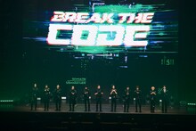 INI「2022 INI 1ST ARENA LIVE TOUR ［BREAK THE CODE］」東京・日本武道館公演の様子。(c)LAPONE Entertainment