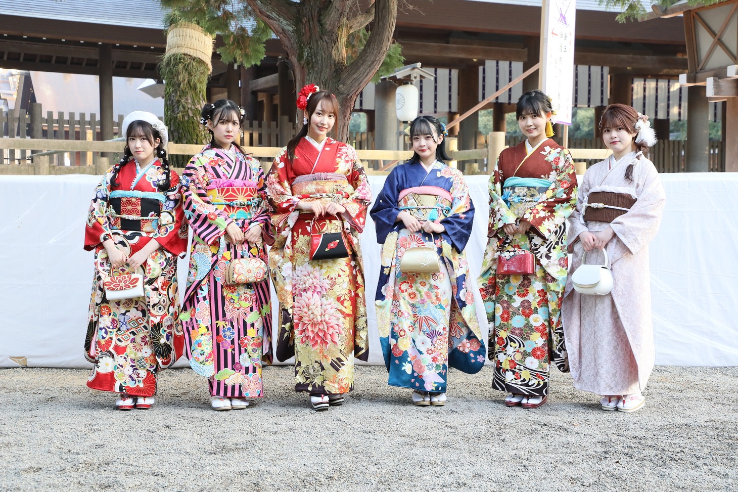 左から水野愛理、岡本彩夏、野村実代、川嶋美晴、伊藤実希、石塚美月。(c)2023 Zest, Inc. / 衣装協力 株式会社清水屋