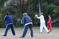 キックベースの試合の様子。