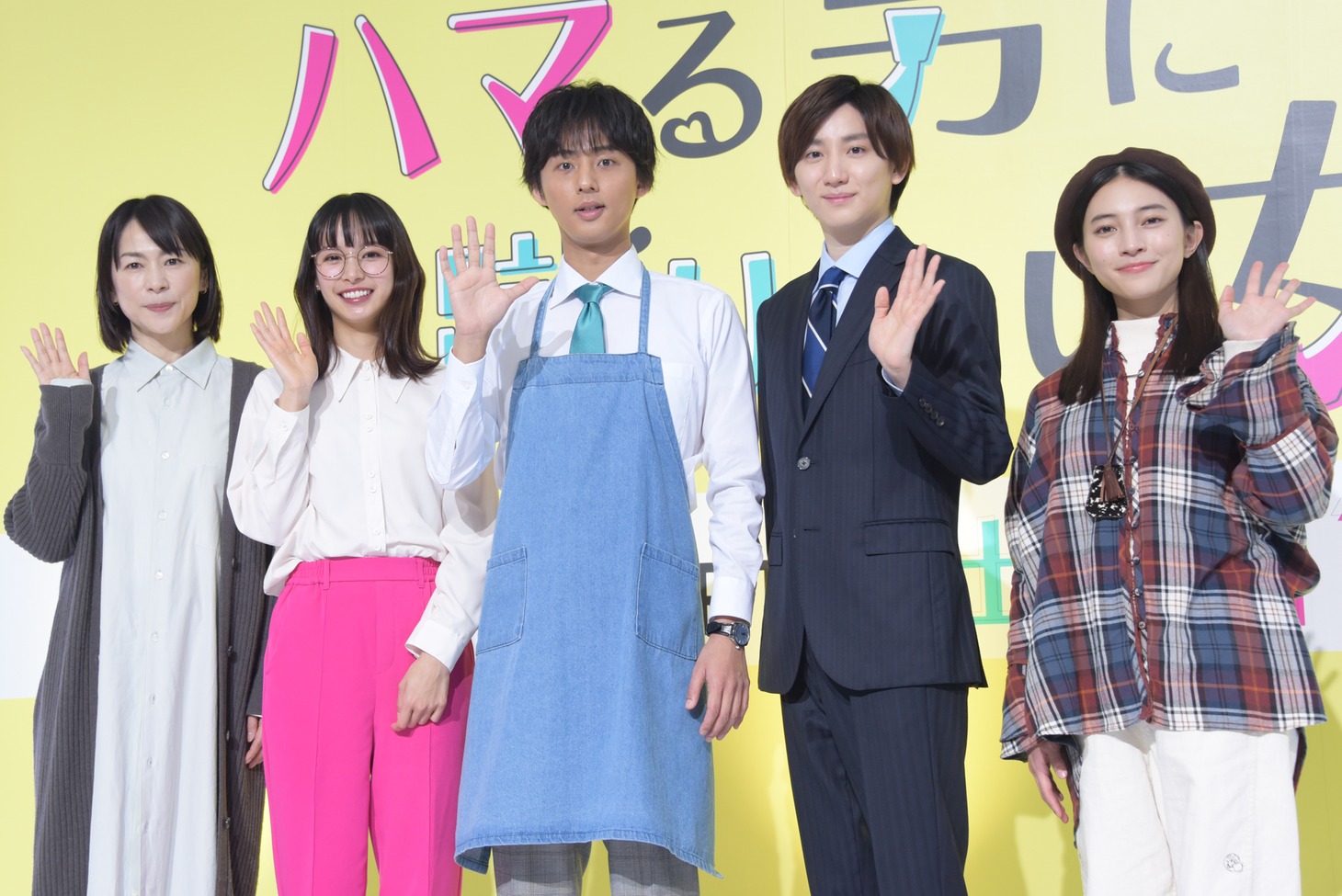 「ハマる男に蹴りたい女」制作発表記者会見の様子。左から西田尚美、関水渚、藤ヶ谷太輔、京本大我、久保田紗友。