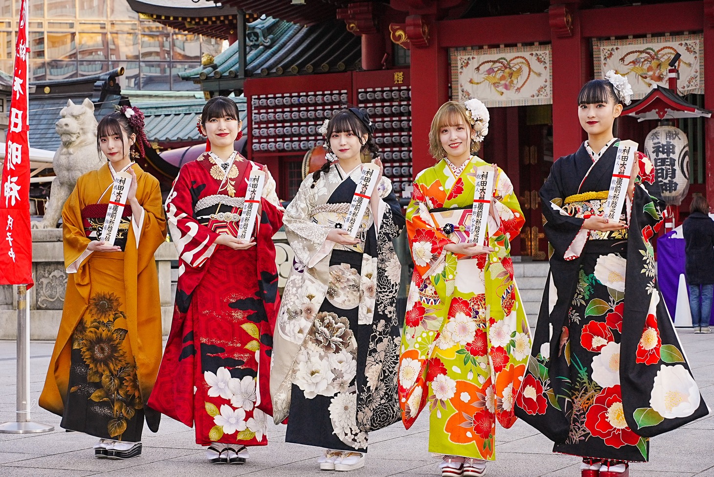 AKB48 2023年の新成人。左から平田侑希、吉田華恋、山田杏華、平野ひかる、歌田初夏。