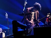 田辺由明（G, Cho）（撮影：酒井ダイスケ）