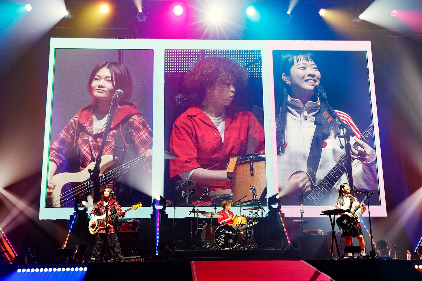 「SHISHAMO NO BUDOKAN!!! ～10YEARS THANK YOU～」の様子。（写真提供：GOOD CREATORS RECORDS / UNIVERSAL SIGMA）