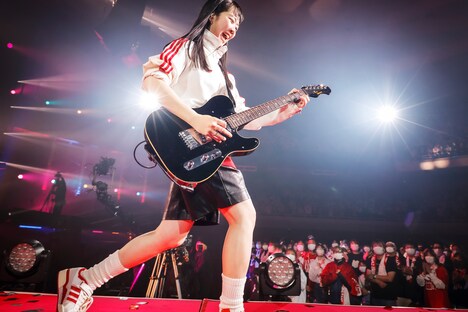 宮崎朝子(G, Vo)(写真提供:GOOD CREATORS RECORDS / UNIVERSAL SIGMA)