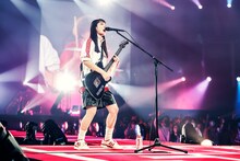 宮崎朝子（G, Vo）（写真提供：GOOD CREATORS RECORDS / UNIVERSAL SIGMA）