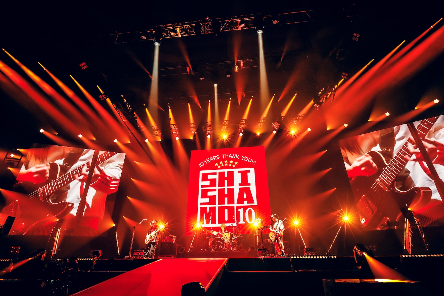 「SHISHAMO NO BUDOKAN!!! ～10YEARS THANK YOU～」の様子。（写真提供：GOOD CREATORS RECORDS / UNIVERSAL SIGMA）