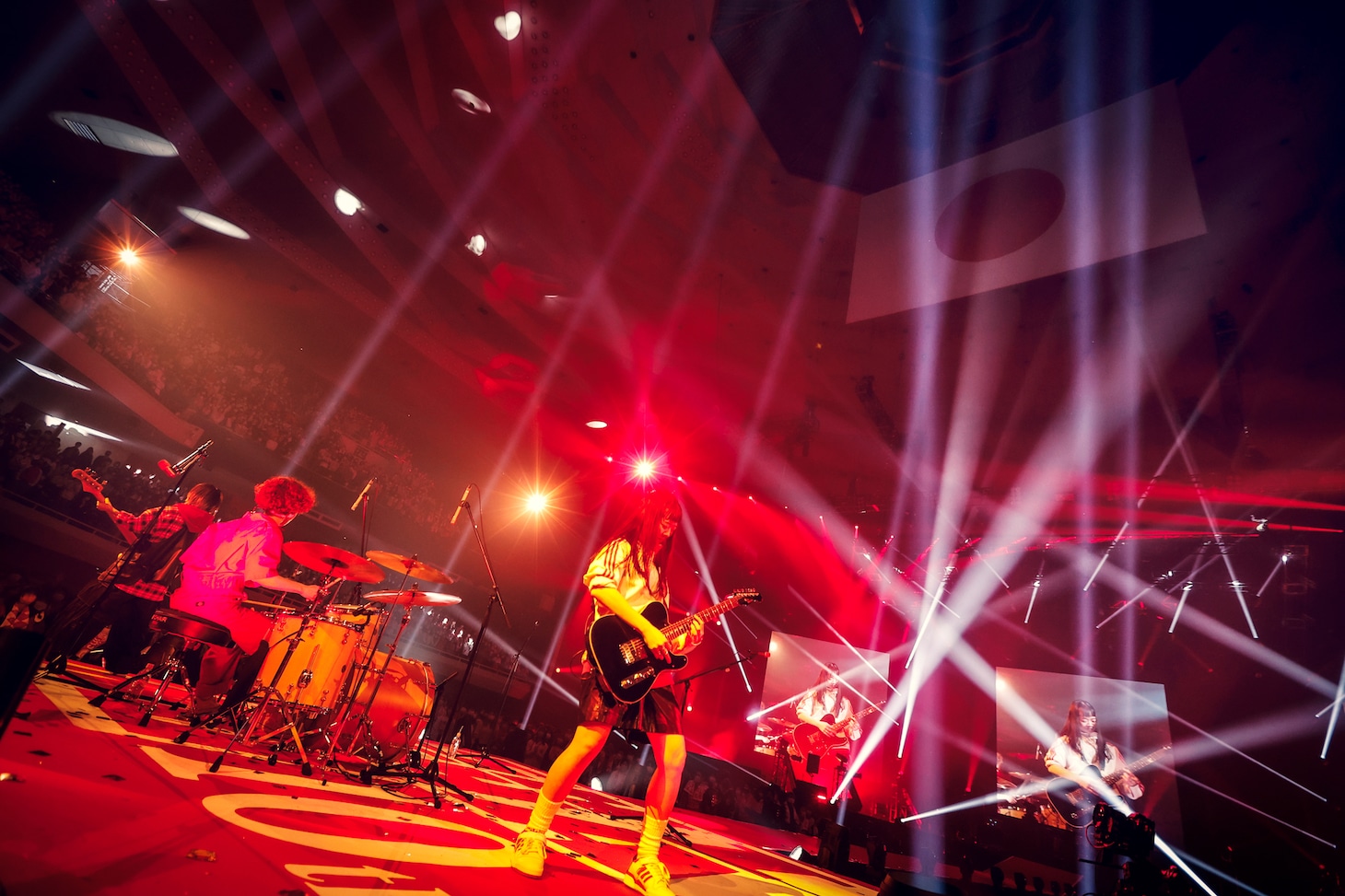 「SHISHAMO NO BUDOKAN!!! ～10YEARS THANK YOU～」の様子。（写真提供：GOOD CREATORS RECORDS / UNIVERSAL SIGMA）