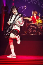 宮崎朝子（G, Vo）（写真提供：GOOD CREATORS RECORDS / UNIVERSAL SIGMA）