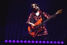 松岡彩（B）（写真提供：GOOD CREATORS RECORDS / UNIVERSAL SIGMA）