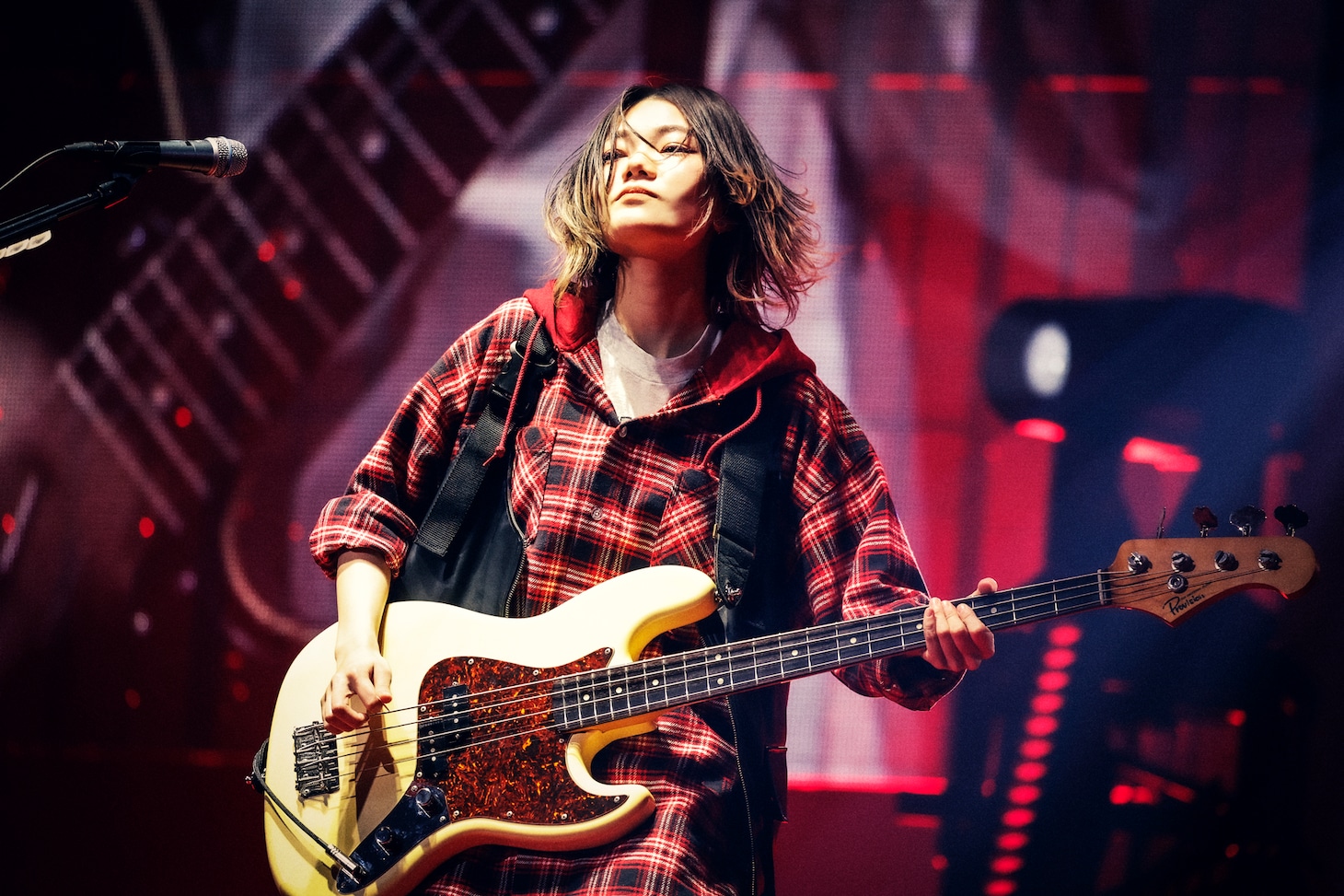 松岡彩（B）（写真提供：GOOD CREATORS RECORDS / UNIVERSAL SIGMA）