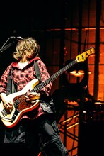 松岡彩（B）（写真提供：GOOD CREATORS RECORDS / UNIVERSAL SIGMA）