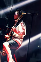 宮崎朝子（G, Vo）（写真提供：GOOD CREATORS RECORDS / UNIVERSAL SIGMA）