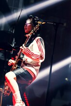 宮崎朝子（G, Vo）（写真提供：GOOD CREATORS RECORDS / UNIVERSAL SIGMA）