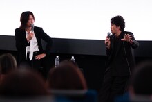 TAKUROと大泉洋。（撮影：岡田裕介）