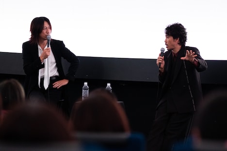 TAKUROと大泉洋。（撮影：岡田裕介）