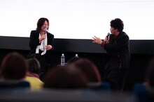 TAKUROと大泉洋。（撮影：岡田裕介）