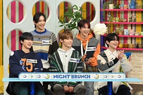 前列左から尾崎匠海、木村柾哉、藤牧京介。後列左から池崎理人、佐野雄大。