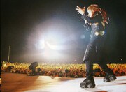 1999年に行われた「獅子に翼」の様子。