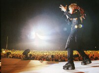 1999年に行われた「獅子に翼」の様子。