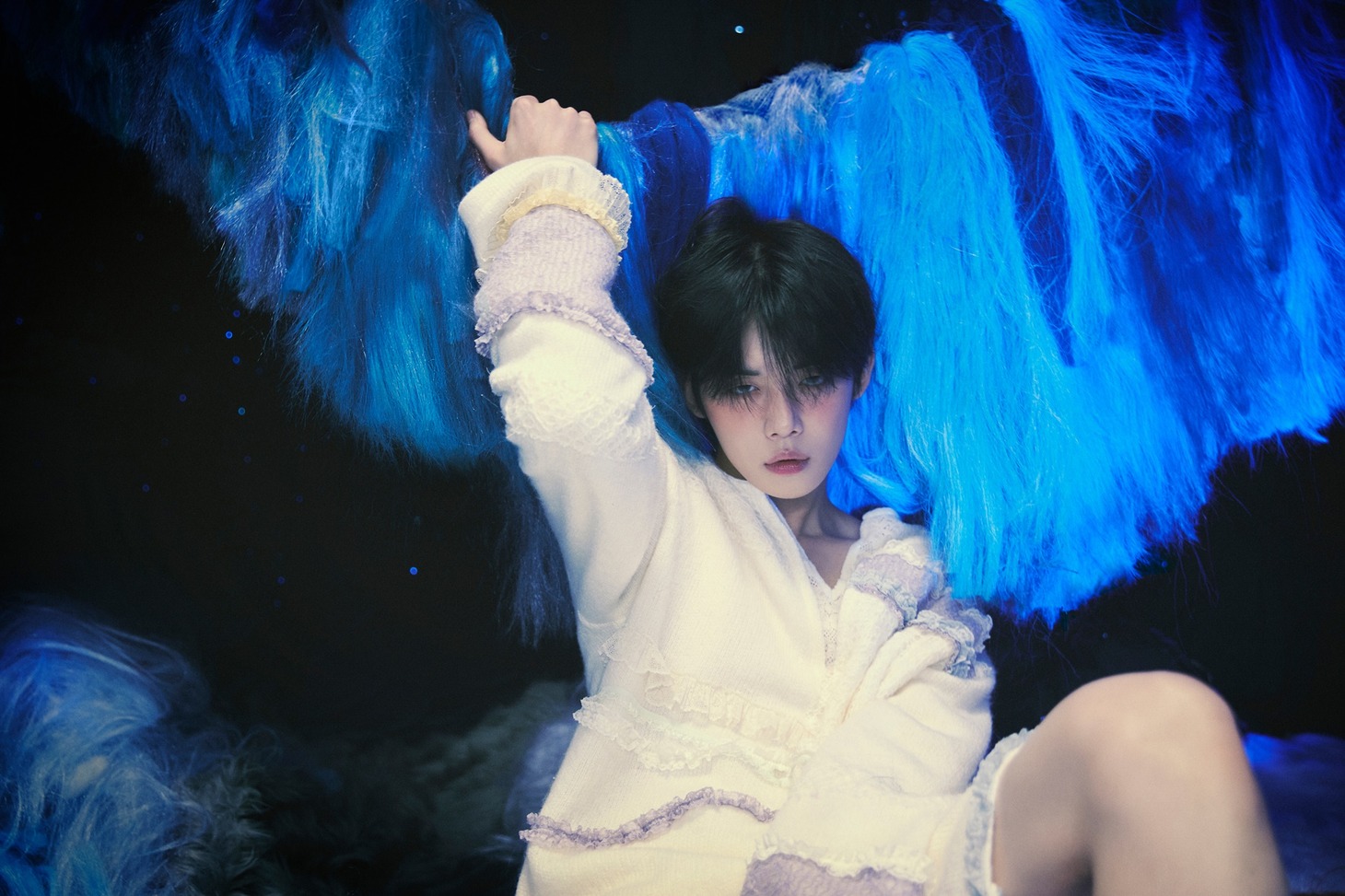 TOMORROW X TOGETHER「The Name Chapter: TEMPTATION」コンセプトフォト“Nightmare”バージョンよりYEONJUN。(P)&(C) BIGHIT MUSIC