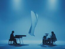 大橋トリオ「La La La feat. JQ from Nulbarich」のミュージックビデオより。