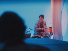 大橋トリオ「La La La feat. JQ from Nulbarich」のミュージックビデオより。