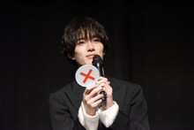 ○×クイズに挑戦する山中柔太朗（M!LK）。