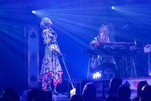 左からluz、奏音69。（撮影：原田直樹）