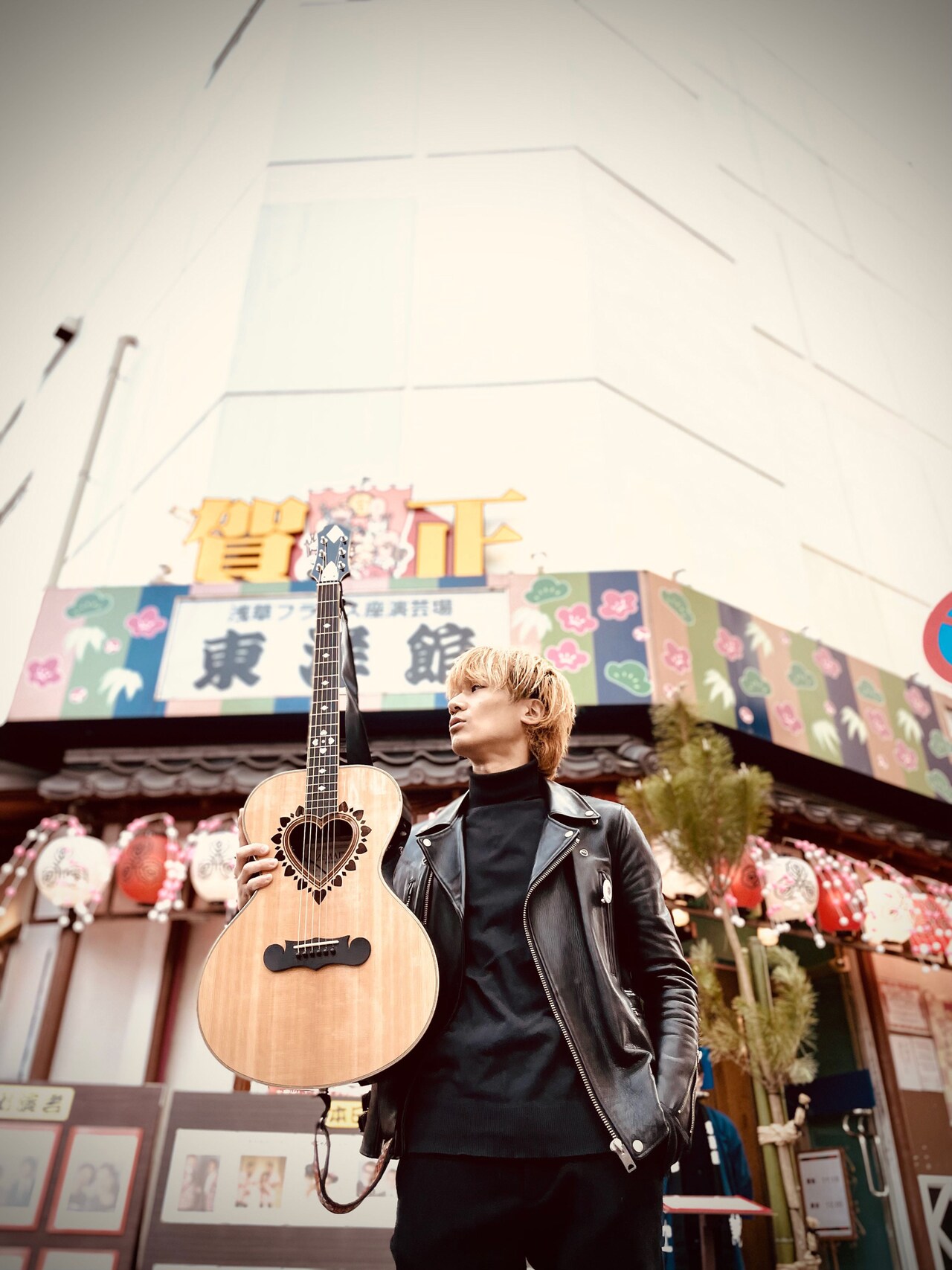 AFOC佐々木が浅草フランス座舞台に弾き語りツーマン始動、初回ゲストは中田裕二