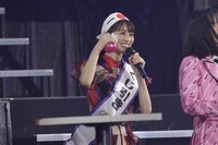 「くじ引きチャレンジ」で運のよさを証明した秋本帆華（TEAM SHACHI）。（写真提供：ニッポン放送）