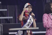 「くじ引きチャレンジ」で運のよさを証明した秋本帆華(TEAM SHACHI)。(写真提供:ニッポン放送)