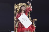 「フリースローチャレンジ」で4本のシュートを決めた藤田愛理（CROWN POP）。（写真提供：ニッポン放送）