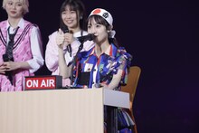 お馴染みのTEAM SHACHIの自己紹介フレーズで「10秒CMチャレンジ」に挑む咲良菜緒（TEAM SHACHI）。（写真提供：ニッポン放送）