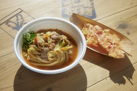 俺たちの豚汁うどん、紅しょうが天。