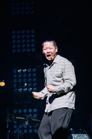 「WATAGUMO Battle」に勝利し、喜びを爆発させる益田英知（Dr）。（Photo by jacK）