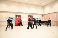 「つかこうへい復活祭2023『新・幕末純情伝』」公開稽古の様子。