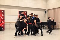 「つかこうへい復活祭2023『新・幕末純情伝』」公開稽古の様子。