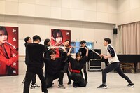 「つかこうへい復活祭2023『新・幕末純情伝』」公開稽古の様子。