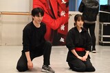 左から松大航也、菅井友香。