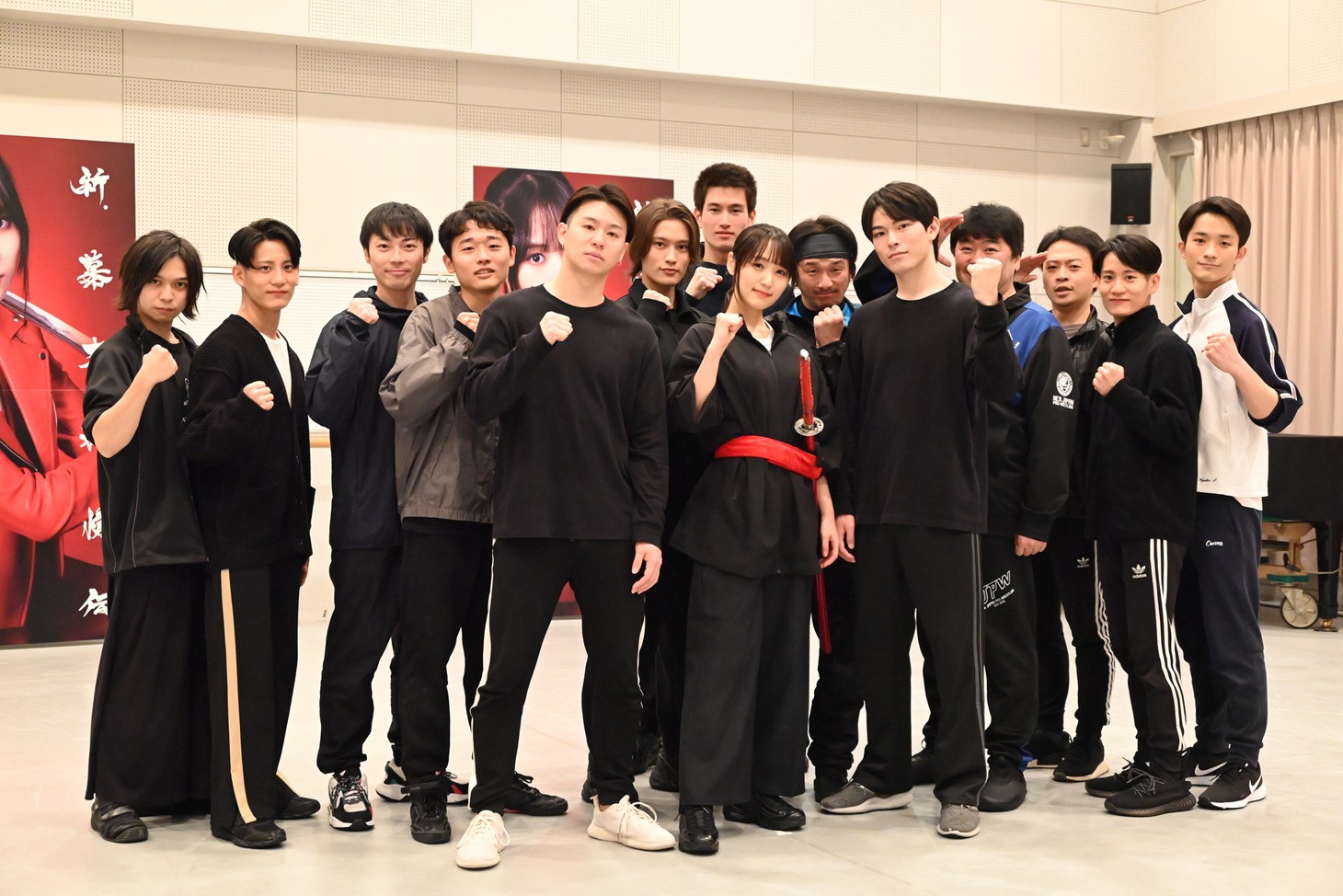 「つかこうへい復活祭2023『新・幕末純情伝』」のキャスト。