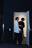 退場する萩原利久と八木勇征（FANTASTICS from EXILE TRIBE）。