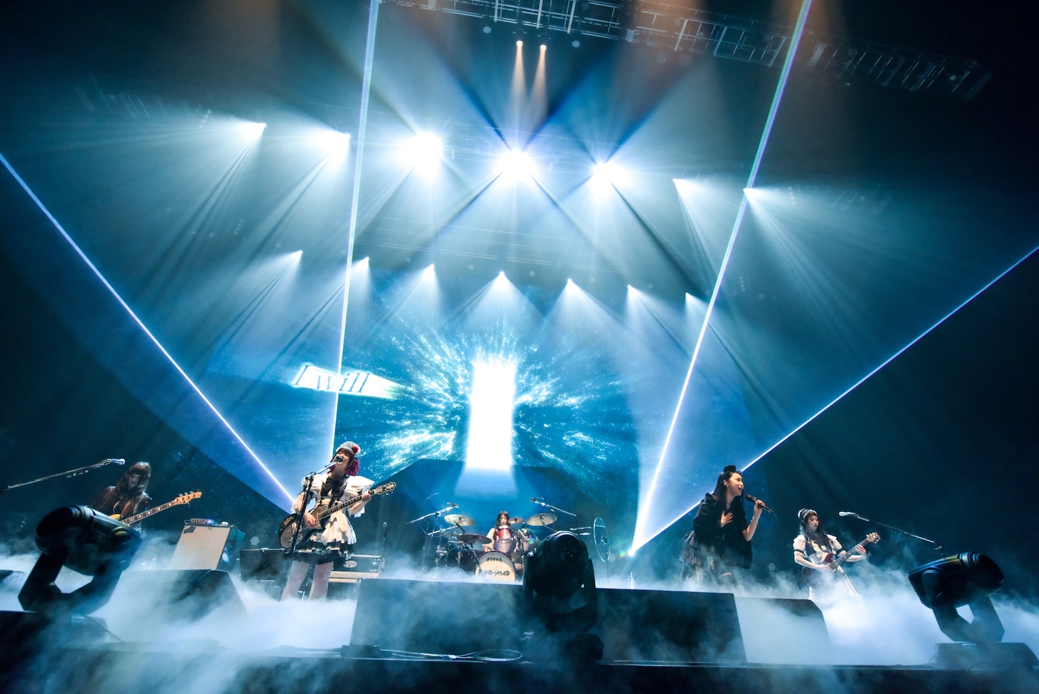 BAND-MAID（Photo by MASANORI FUJIKAWA