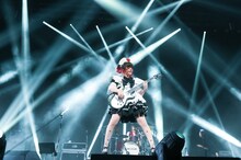 小鳩ミク（Vo, G）（Photo by MASANORI FUJIKAWA