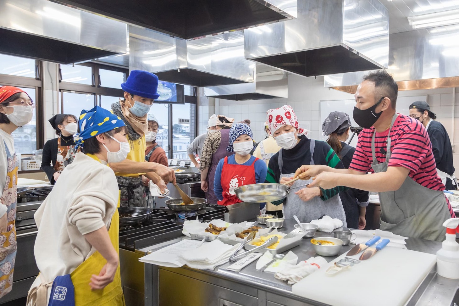 「ベンガル料理にコイして。」2022年開催時の料理教室の様子。
