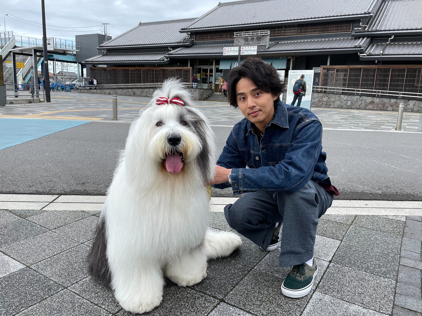 ペロちゃんと藤ヶ谷太輔（Kis-My-Ft2）。(c)日本テレビ