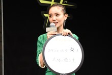 奈緒の2023年の目標は「スケジュールの“穴”を大切に過ごす」。