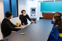 左から佐々木敦、南波一海。