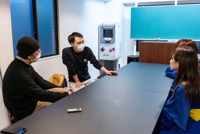 左から佐々木敦、南波一海。