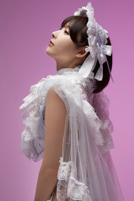 レスリー・キー撮影の水湊みお（#ババババンビ）。（C）LESLIE KEE / 小学館