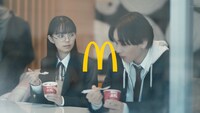 「マックフルーリー小枝＆超オレオクッキー 甘い冬」編より。